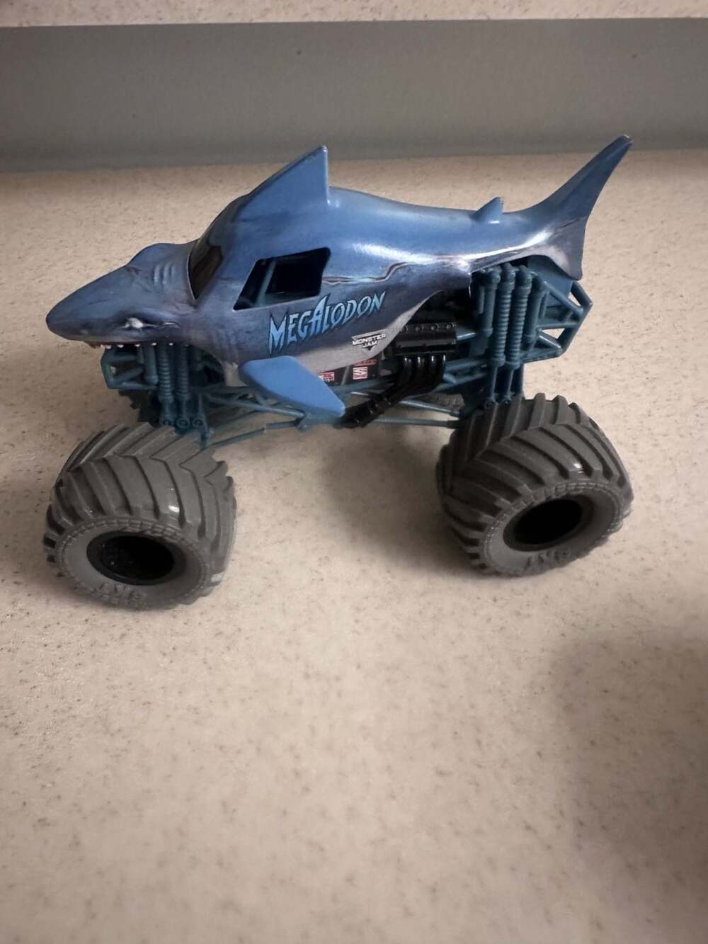 Monster Jam Megalodon 1:24 Scale Die-Cast Monster Truck